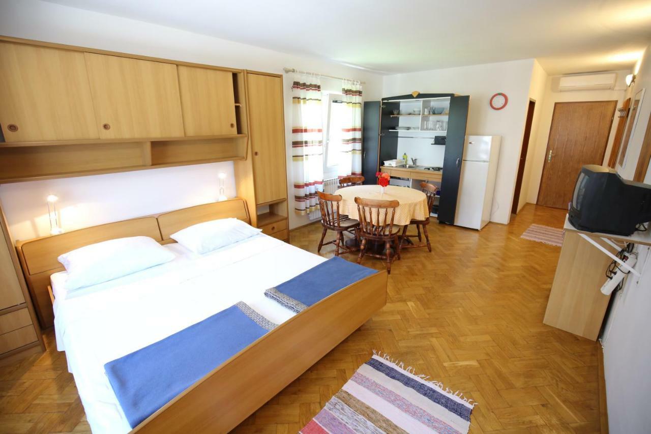 Apartments Paleka Petrčane Exterior foto